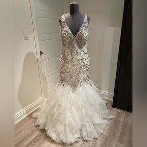 NEW Wedding Dress with Mermaid cut size 12-14